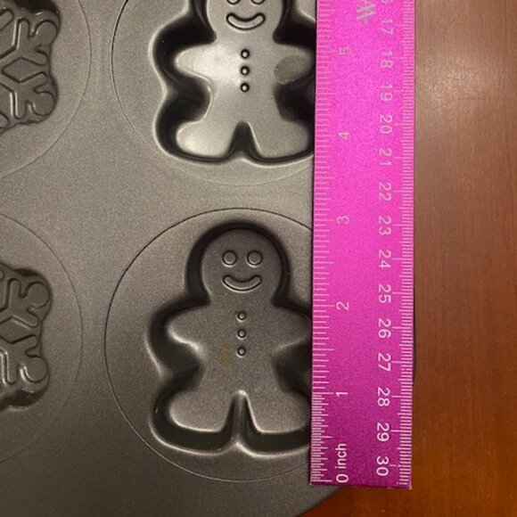 Wilton NWT 12 Cavity Holiday Snowflake Gingerbread Man Non-Stick Cookie Pan Tray - Picture 3 of 3